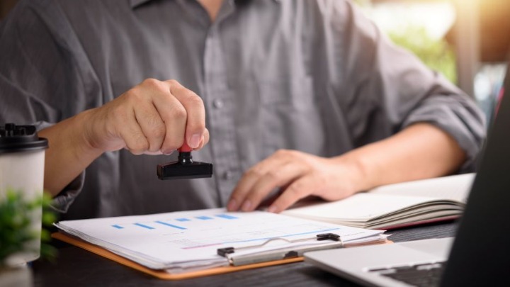 Državni službenici i dalje će se "na određeno" zapošljavati bez konkursa: Rok se pomera