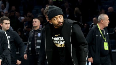 Karlik Džons se oglasio i saopštio kad se vraća na teren