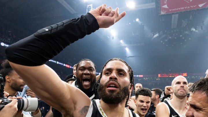 "Trener ne viče na nas... Uh, tanana dušice, hoćeš li bajaderu?" Edin Avdić "pecnuo" Vašingtona (VIDEO)