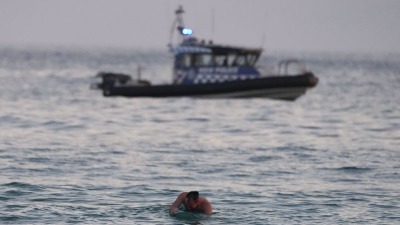 Hrabri prolaznik zaustavio napadača sa plaže, oteo mu pušku i uperio je u njega! Jezivi snimci iz Sidneja