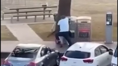 JUNAK DANA Hrabri prodavac voća razoružao napadača u Sidneju (VIDEO)