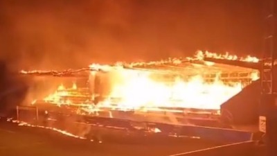 Velikan ispao iz elite, pa mu tinejdžer zapalio stadion! (VIDEO)