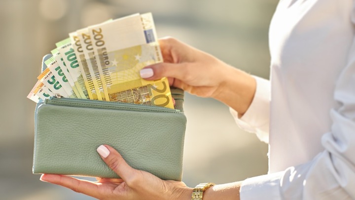 Novčani horoskop za januar 2026: Škorpijama neočekivane pare, Vage puno troše na porodicu 