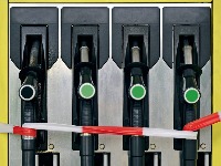 Zbog sankcija EU Rusiji: Katanac na naftnu firmu koja posluje i u Srbiji