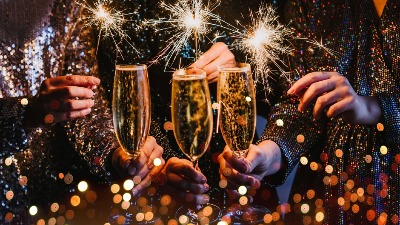 Kako se znaci pripremaju za Novu godinu? Evo ko se najviše raduje hrani i kućnoj atmosferi, a ko planira spektakularnu proslavu
