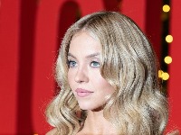 "Tata i deda su POBEGLI IZ SOBE zbog mojih 18+ scena": Poznata glumica progovorila o roditeljima