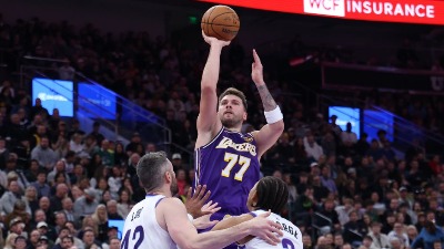 Nestvarna partija Luke Dončića: Tripl-dabl protiv Jute (VIDEO)