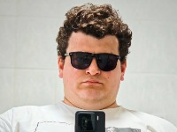 Poznati komičar Goran Vinčić "PUMPAO" na nastupu: Snimak ima pola miliona pregleda (VIDEO)