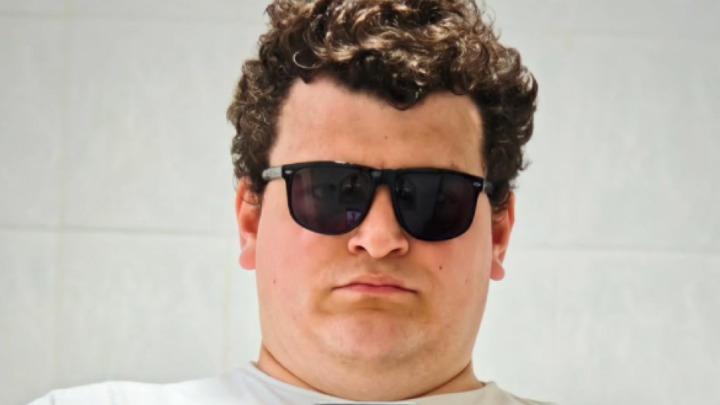 Poznati komičar Goran Vinčić "PUMPAO" na nastupu: Snimak ima pola miliona pregleda (VIDEO)