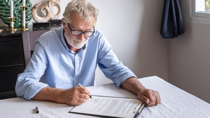 Otac kaže da 8 godina nije u kontaktu sa ćerkom: Sada je odlučio da je izostavi iz svog testamenta