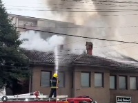 Ogroman požar GUTA kuću u centru Novog Pazara (VIDEO)
