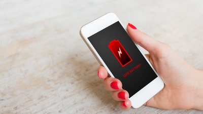 Zašto vam se baterija telefona stalno prazni? Niste ni svesni šta je jede svakodnevno