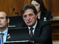 "Vi ste lepili pločice, dok sam ja išao u Vojnu gimnaziju": Poslanik ućutkao Gašića (VIDEO)