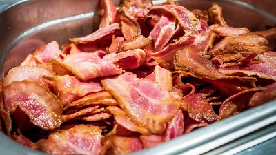 Jedete svinjsku mast, slaninu i luk svaki dan? Evo kako to utiče na VAŠ ORGANIZAM 