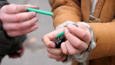 Dečaku petarda eksplodirala u ruci, ostao bez dva prsta