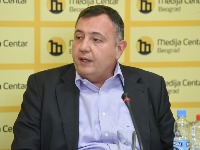 Dragomir Anđelković: Krajnje cinično da Vučić priča o nacionalnim interesima