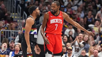 Durent sramno slavio isključenje trenera Denvera (VIDEO)