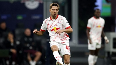 Poznati fudbaler ZAVRŠAVA KARIJERU zbog porodične tragedije