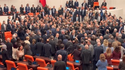 Haos u turskom parlamentu: Poslanici se tukli 10 minuta (VIDEO)