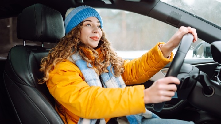 Nemci savetuju: Zimi u automobilu uvek držite stare čarape i lepljivu traku - evo zašto