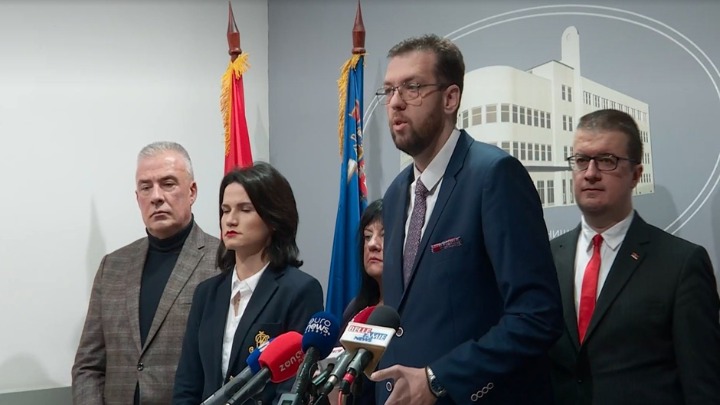 Niški radnici dobijaju otkaze, a plate direktora JP skočile do 280.000 dinara: "Po zakonu", kažu SNS-ovci