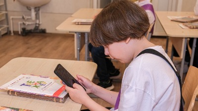 Zabrane telefona u školama će DEFINITIVNO biti: 2 modela u opticaju! 