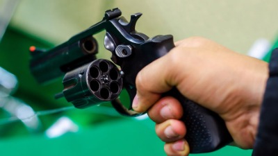 BIRN: Kako su revolveri sa policijskim oznakama iz Srbije završili u rukama američkih prodavaca oružja?