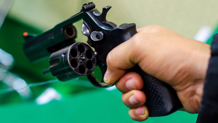 BIRN: Kako su revolveri sa policijskim oznakama iz Srbije završili u rukama američkih prodavaca oružja?