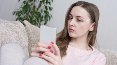 Psiholog UPOZORAVA: OVAJ način dopisivanja porukama može da ukaže da je neko PSIHOPATA