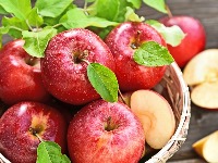 OVA grupa ljudi ne bi smela da jede jabuke: Omiljeno voće nosi SKRIVENU OPASNOST za vaš stomak 