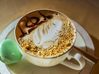 U restoranu u Sarajevu poslužen NAJVEĆI KAPUĆINO sa JESTIVIM ZLATOM: Evo koliko košta ova nesvakidašnja kafa (VIDEO) 