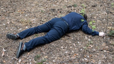 BIZARNA UPORNOST! Muškarac je 1.000 dana glumio mrtvaka kako bi dobio ulogu (VIDEO) 