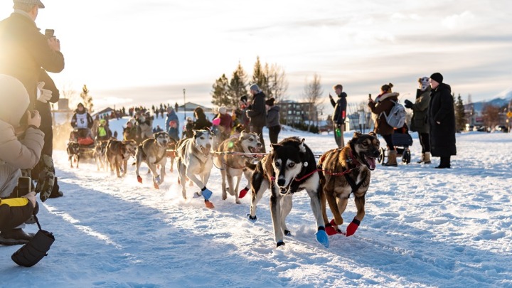 Živim u Kanadi na -40 stepeni i ovako se oblačim za izlazak iz kuće u ledenim uslovima (VIDEO)