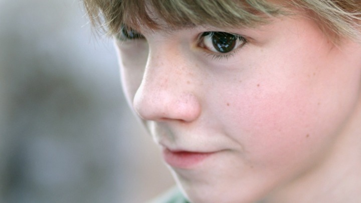 Dečak iz čuvenog božićnog filma je odrastao, a svi kažu da I dalje izgleda isto: Oženio je bivšu ženu Ilona Maska i napravio karijeru (FOTO, VIDEO) 