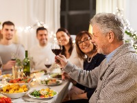 Kako da se NE UGOJITE tokom praznika i sačuvate zdravlje: 3 proverena saveta stručnjaka