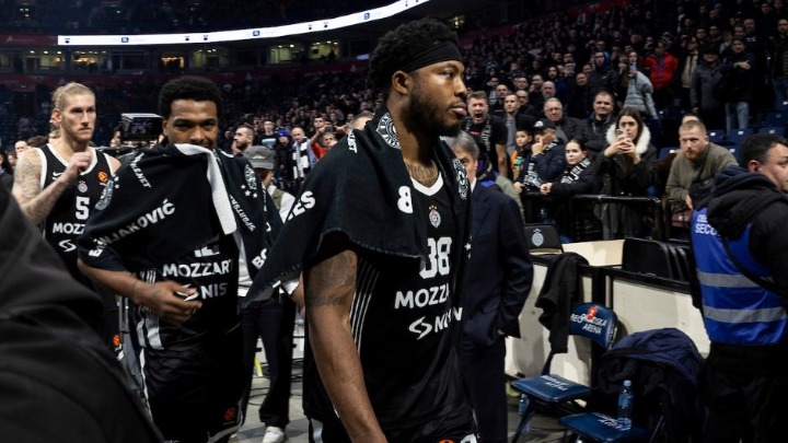 "On mora da ode, kako će da se kreće po gradu?": Čuveni košarkaš reagovao na sukob Džonsa i navijača