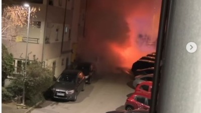 Izgoreo automobil u Braće Jerković (VIDEO, FOTO)