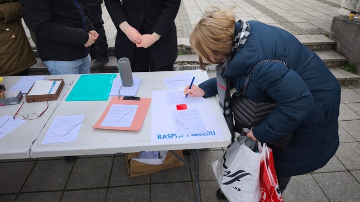 Studentkinje posle akcije "Raspiši pobedu": Apsolutno nemoguće da SNS pobedi na vanrednim izborima