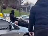 Monstrum izbo ženu pred unukom, a sad se pravda da je PSIHIČKI LOŠE