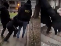 MUP objavio novi snimak hapšenja čoveka koji je izbo baku (VIDEO)