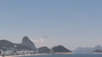 Avion se srušio kod Kopakabane: Ljudi sa plaže gledali tragediju (VIDEO)