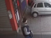 Pojavili se NOVI SNIMCI napadača koji je izbo baku pred unukom (VIDEO)