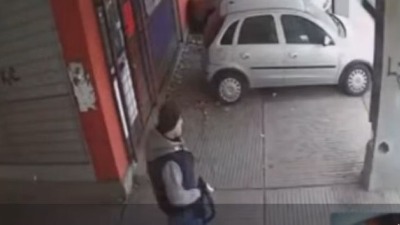 Pojavili se NOVI SNIMCI napadača koji je izbo baku pred unukom (VIDEO)