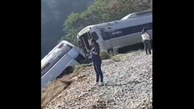 Voz iskliznuo iz šina, broje se MRTVI: Tragedija u Meksiku (VIDEO, FOTO)