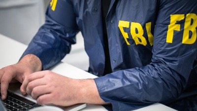FBI UPOZORAVA: Korisnici Ajfona i Androida u ovoj SITUACIJI odmah TREBA DA PREKINU VEZU 
