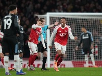 Arsenal ZGAZIO Aston Vilu, Junajted se brukao