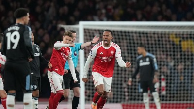 Arsenal ZGAZIO Aston Vilu, Junajted se brukao