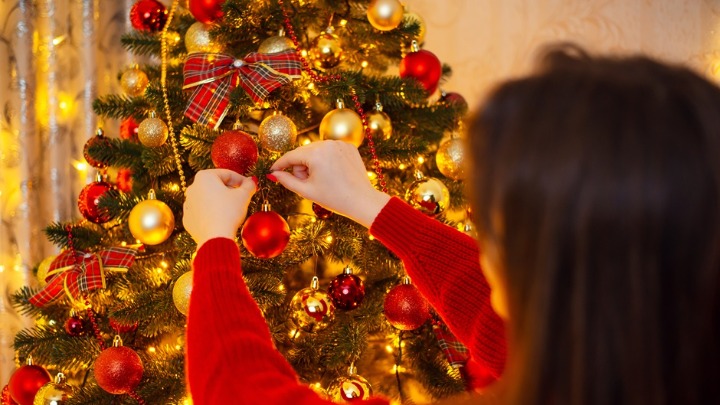 Astrolozi otkrili TAČNE DATUME kada treba OKITITI JELKU da biste privukli SREĆU I BOGATSTVO