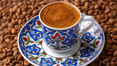 Srce vam lupa kada popijete kafu? Kardiolozi objašnjavaju zašto i kada je "lupanje u grudima“ opasno