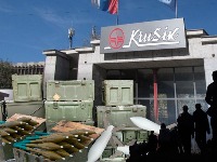 VOJNE FABRIKE POD VLAŠĆU SNS Nova mašina košta, a mari li ko o radnicima?